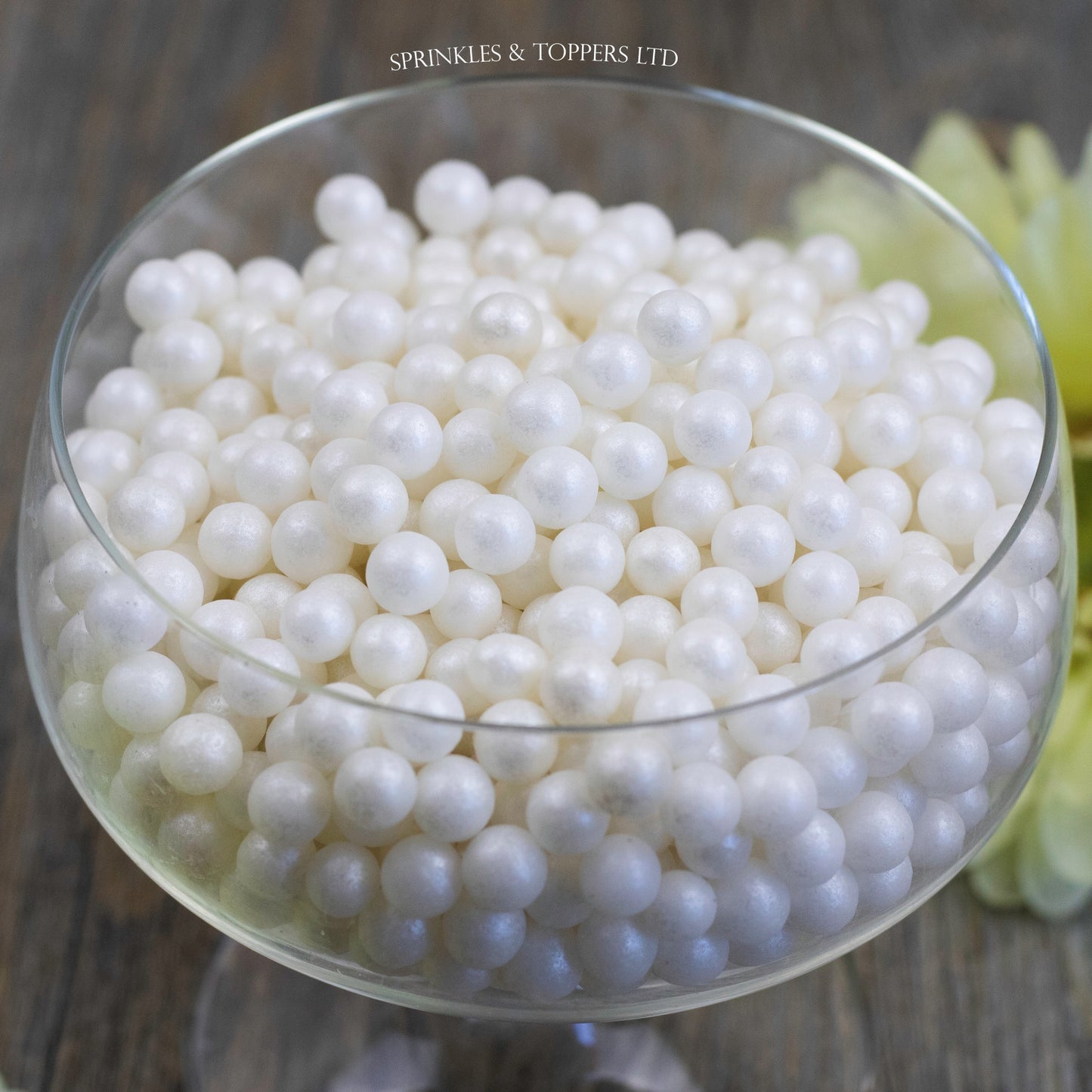 Lovely edible sugar pearls with shiny finish 7mm (approx) Perfect to decorate cupcakes, a large cake, ice creams, smoothies, cookies.....the list is endless