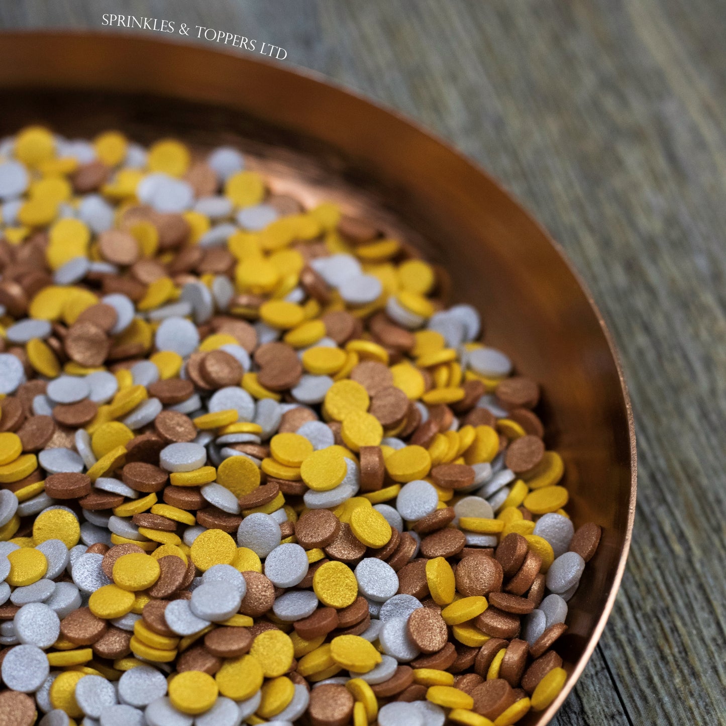 4mm Gold Silver & Bronze Glimmer Confetti Edible confetti with a lovely shiny finish Perfect to top any cupcake, large cake, ice cream, cookies, shakes and more...