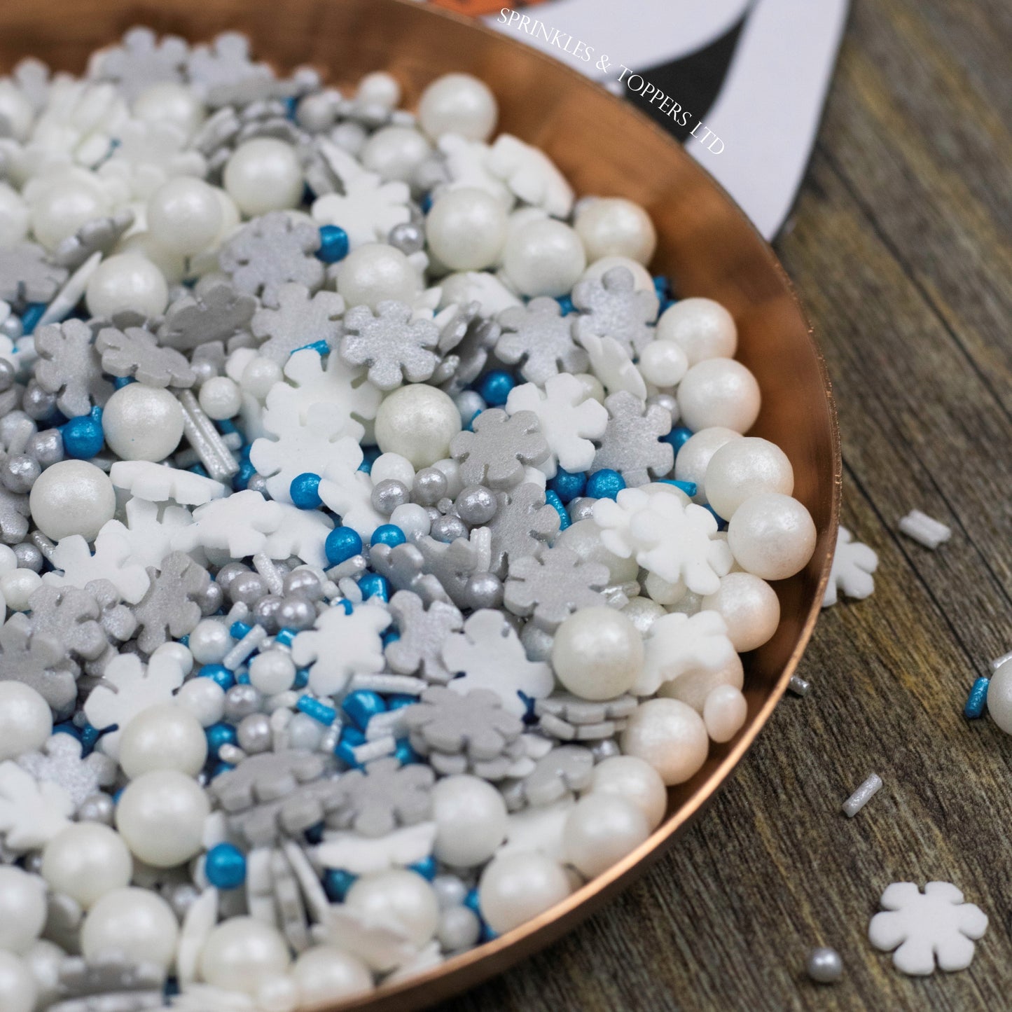 Stunning mix of blue, white & silver glimmer pearls (4mm) & glimmer strands & white / silver sugar snowflakes, 7mm white pearls