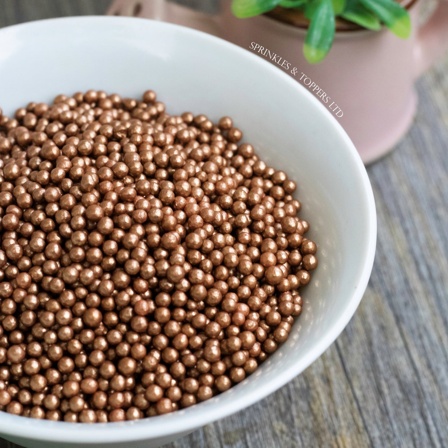 Lovely edible sugar pearls with shiny finish 3-4mm (approx) Perfect to decorate cupcakes, a large cake, ice creams, smoothies, cookies.....the list is endless