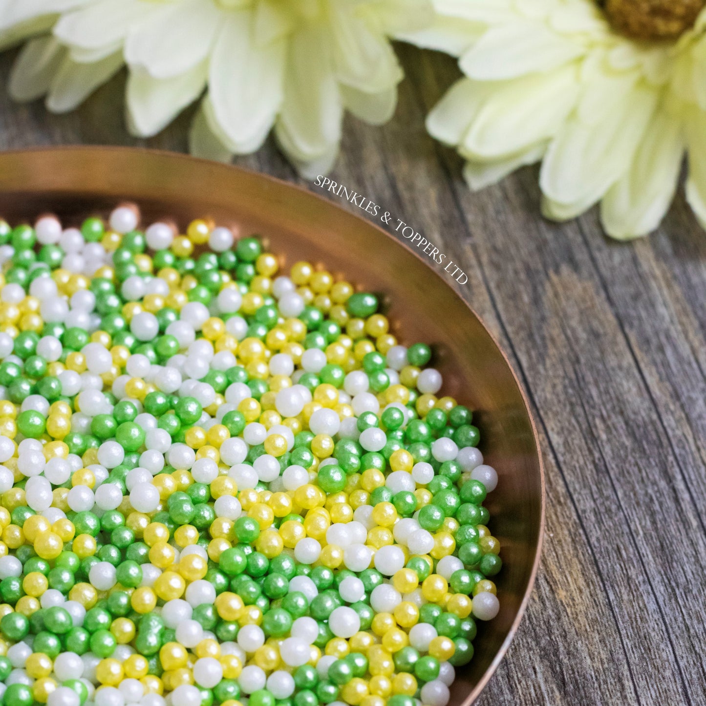 Lovely edible sugar pearls with shiny finish 3-4mm (approx) Perfect to decorate cupcakes, a large cake, ice creams, smoothies, cookies.....the list is endless