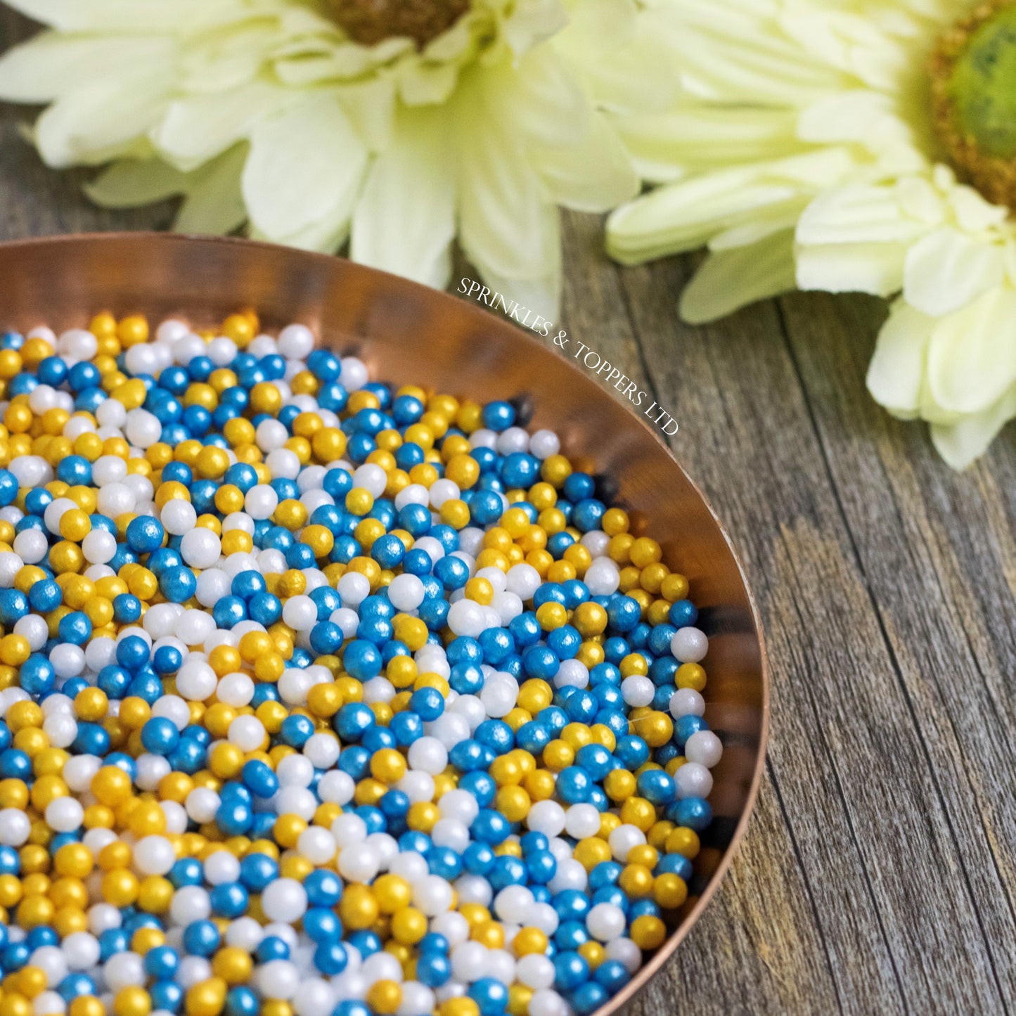 Blue White & Gold Glimmer Pearls (3-4mm) Sprinkles Lovely edible sugar pearls with shiny finish 3-4mm (approx) Perfect to decorate cupcakes, a large cake, ice creams, smoothies, cookies.....the list is endless