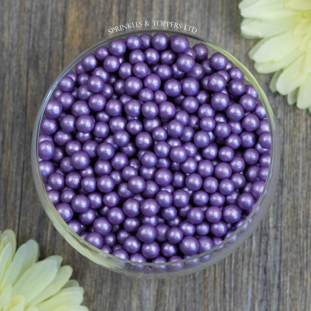 Lovely purple edible sugar pearls with shiny finish 7mm (approx)  Perfect to decorate cupcakes, a large cake, ice creams, smoothies, cookies.....the list is endless