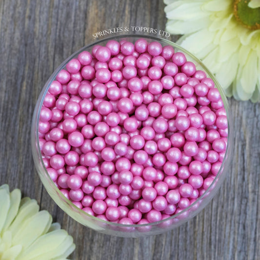 Lovely pink edible sugar pearls with shiny finish 7mm (approx)  Perfect to decorate cupcakes, a large cake, ice creams, smoothies, cookies.....the list is endless  Packaged in sealed food safe bag