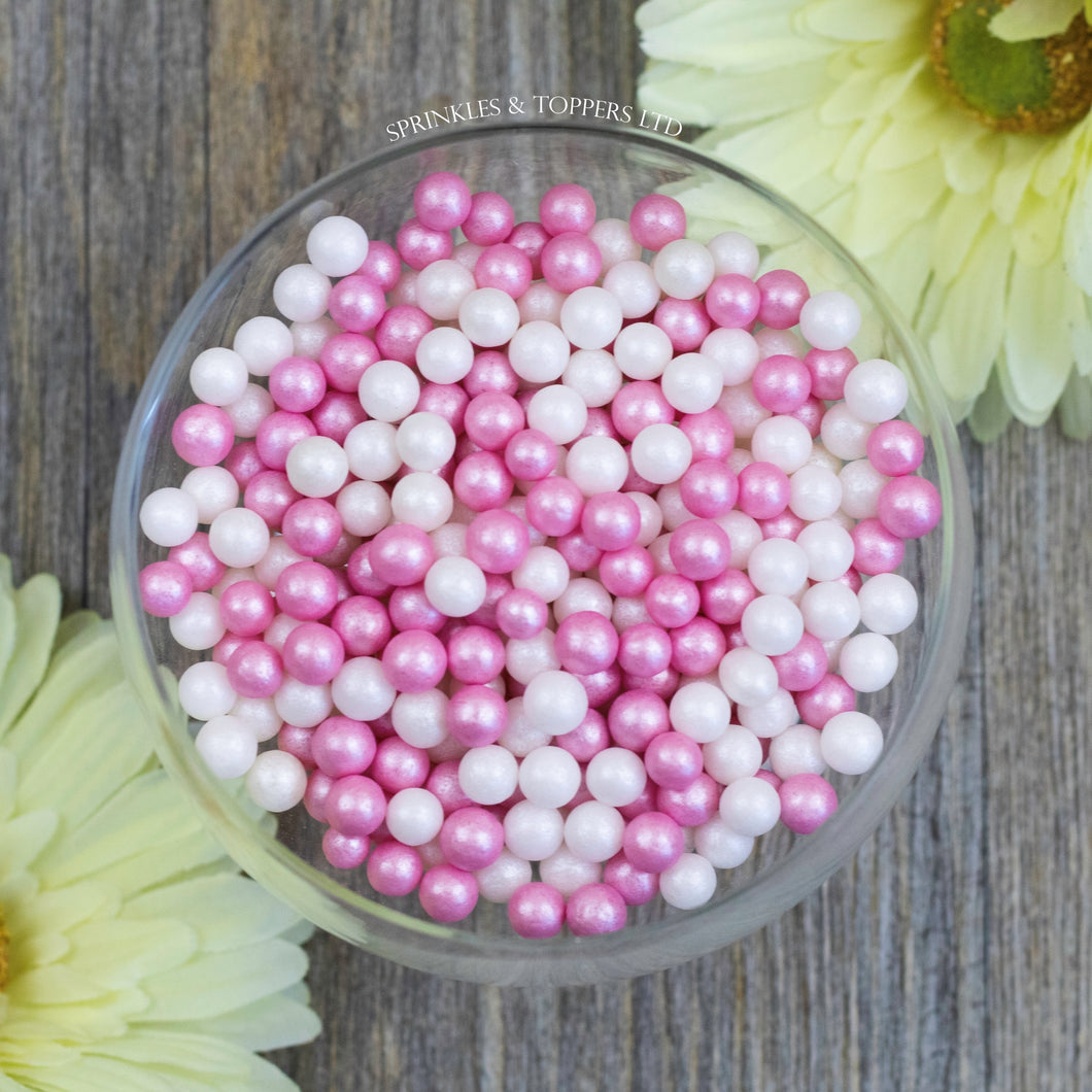 Lovely edible sugar pearls with shiny finish 7mm (approx)  Perfect to decorate cupcakes, a large cake, ice creams, smoothies, cookies.....the list is endless