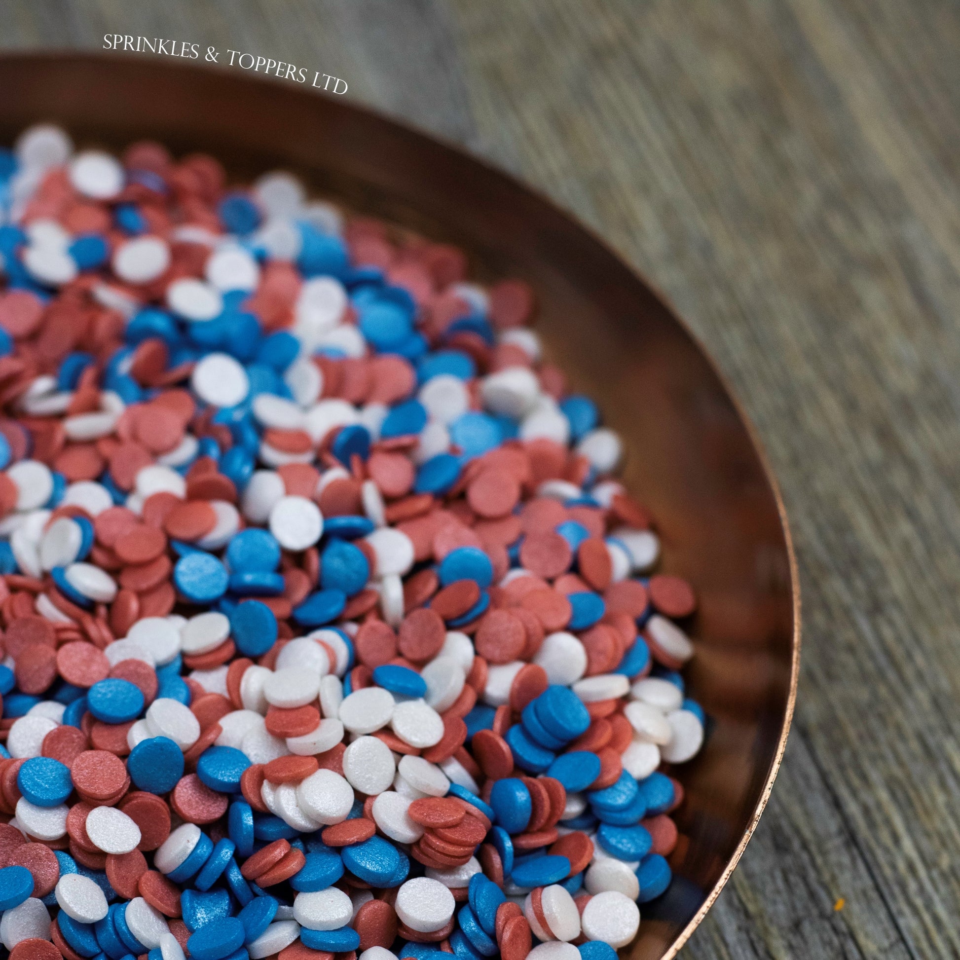 4mm Red White & Blue Glimmer Confetti  Edible confetti with a lovely shiny finish  Perfect to top any cupcake, large cake, ice cream, cookies, shakes and more...