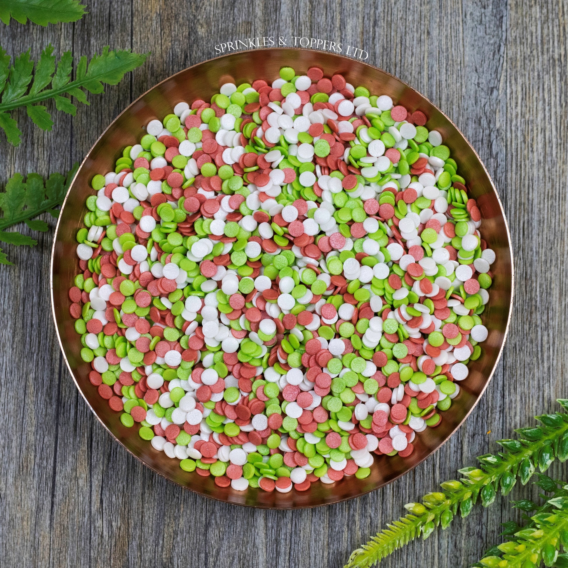 4mm Red White & Green Glimmer Confetti  Edible confetti with a lovely shiny finish  Perfect to top any cupcake, large cake, ice cream, cookies, shakes and more...