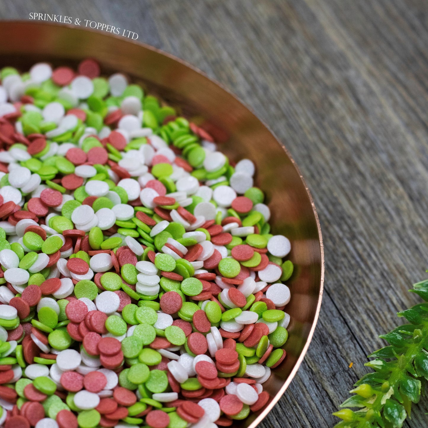 4mm Red White & Green Glimmer Confetti  Edible confetti with a lovely shiny finish  Perfect to top any cupcake, large cake, ice cream, cookies, shakes and more...