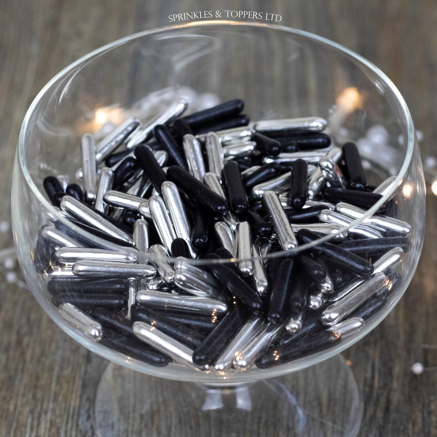 Black & Metallic Silver Macaroni Rods (20mm) Sprinkles  Simply stunning macaroni rods measuring approx 20mm - perfect for those statement cupcakes / cakes