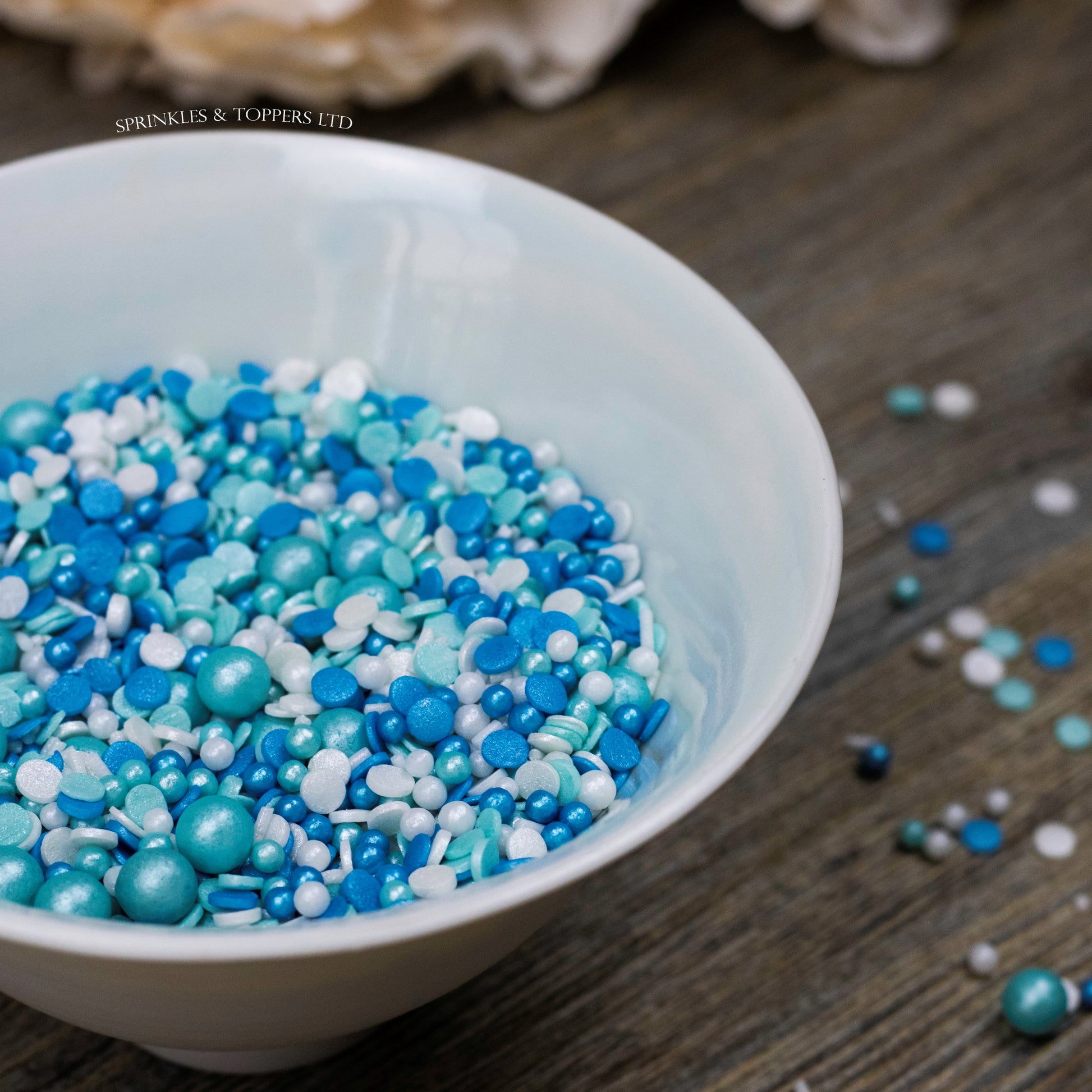 Perfect to top any cupcake or to decorate a larger cake, ice creams, smoothies, cookies and more  Lovely mix of blue, turquoise & white glimmer pearls & confetti (4mm), turquoise glimmer pearls (7mm), white sugar strands