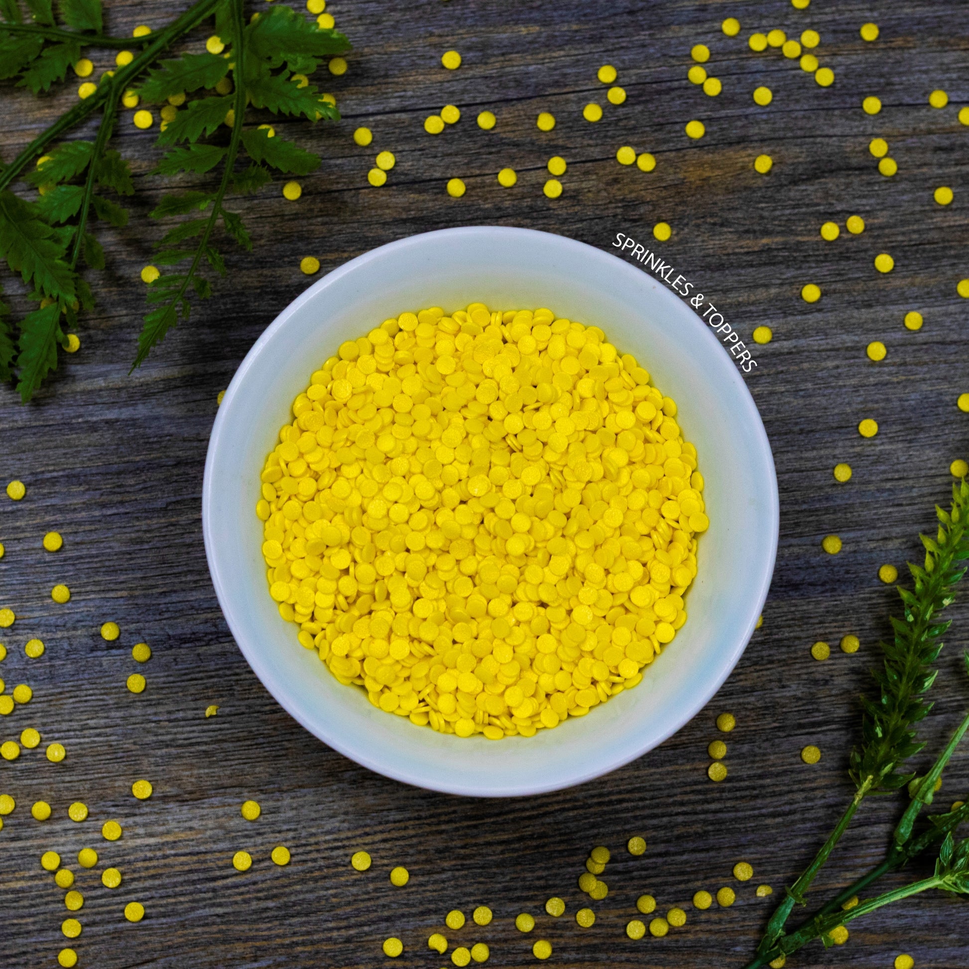 4mm Yellow Glimmer Confetti Cupcake / Cake Decoration Sprinkles (100g)  Edible confetti with a lovely shiny finish  Perfect to top any cupcake, large cake, ice cream, cookies, shakes and more...